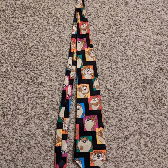 Looney Tunes tie - Picture 2 of 3